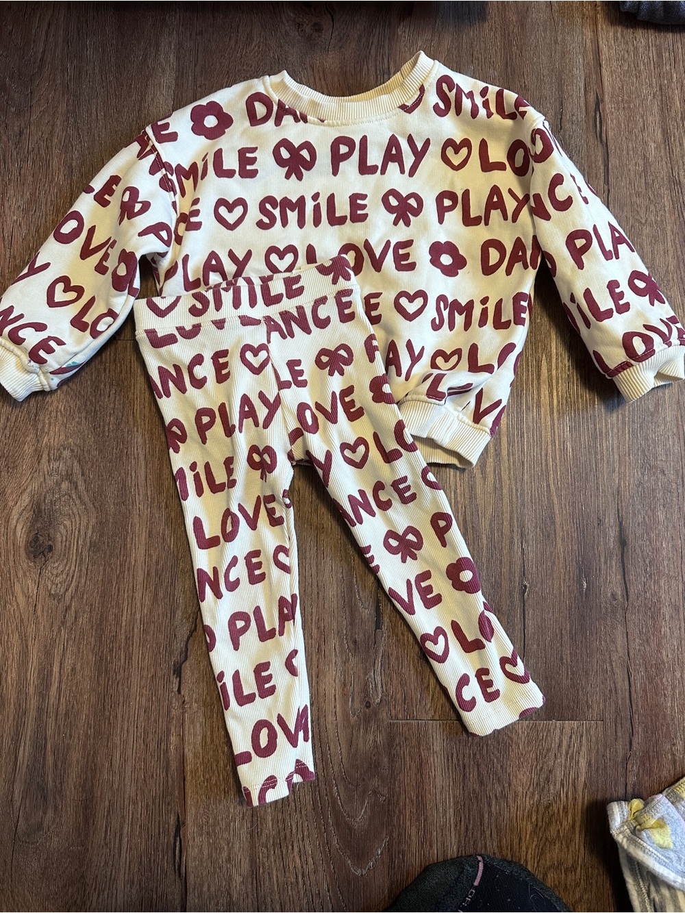 Zara Cream Ribbed Top & Leggings with Maroon Heart Print